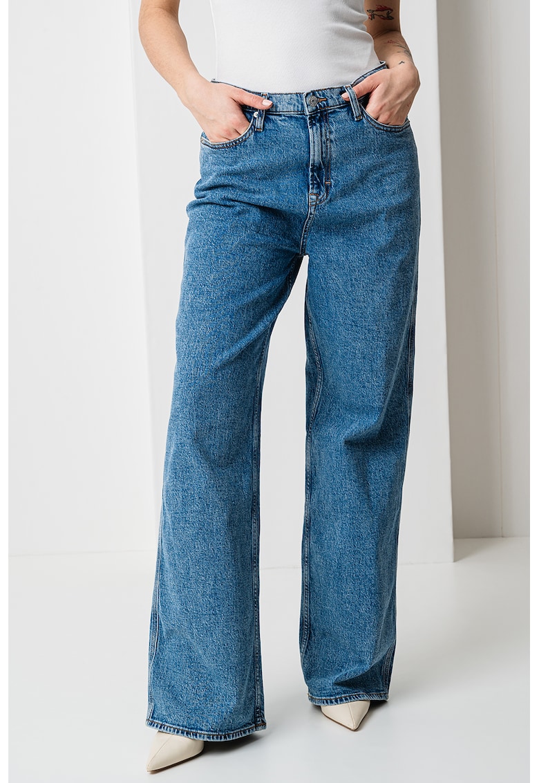 Blugi din amestec de bumbac organic cu croiala ampla