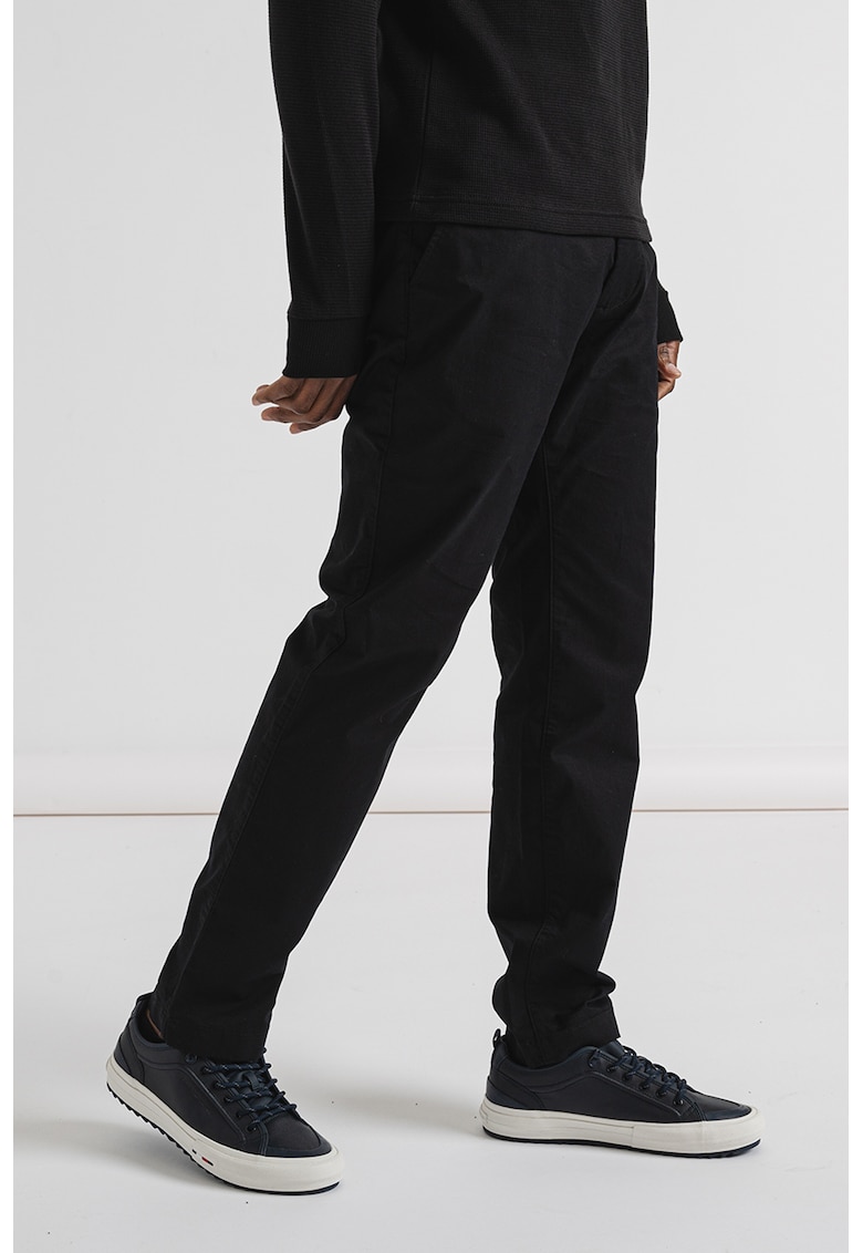 Pantaloni chino cu croiala conica