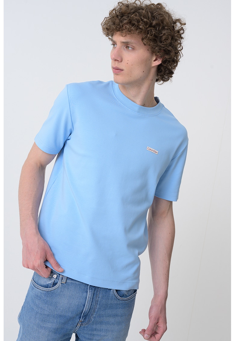 Tricou cu decolteu la baza gatului si logo