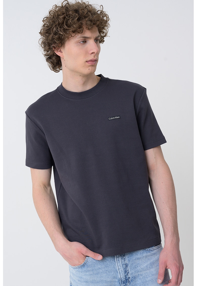 Tricou cu decolteu la baza gatului si logo
