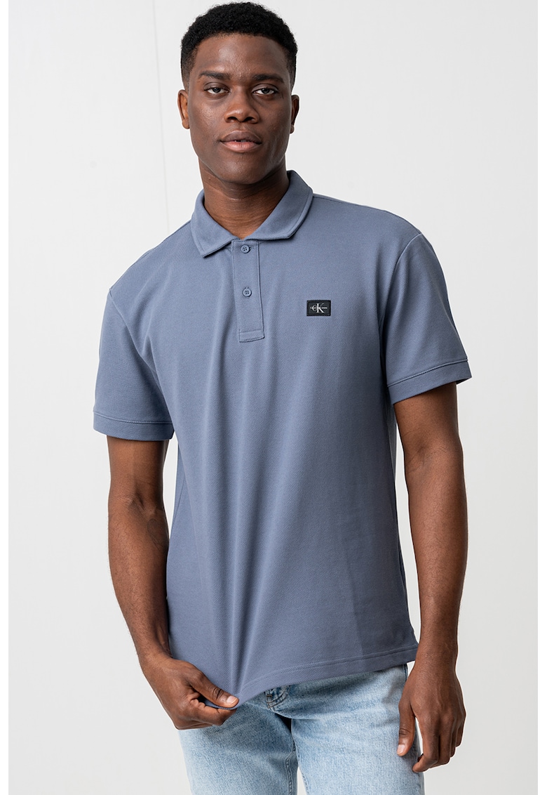 Tricou polo cu logo discret
