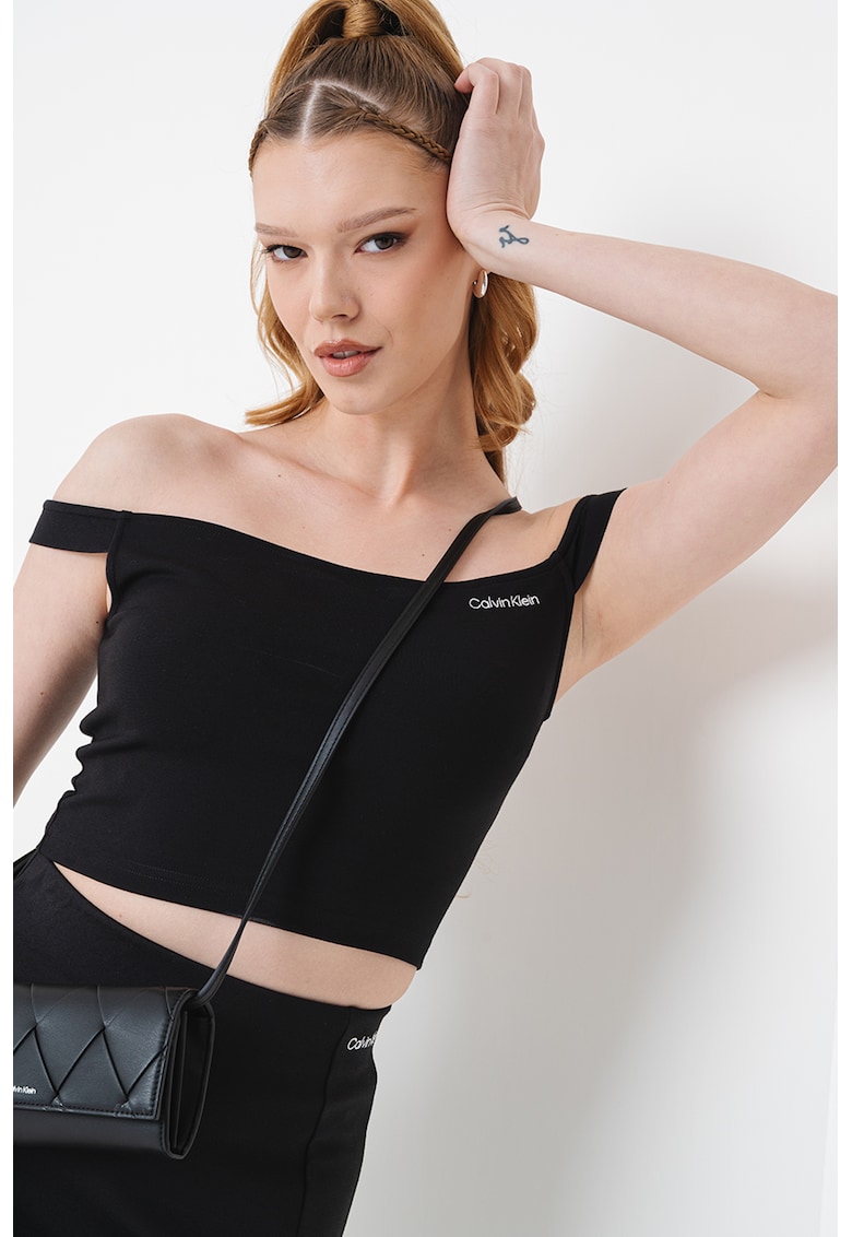 Top crop cu decolteu pe umeri