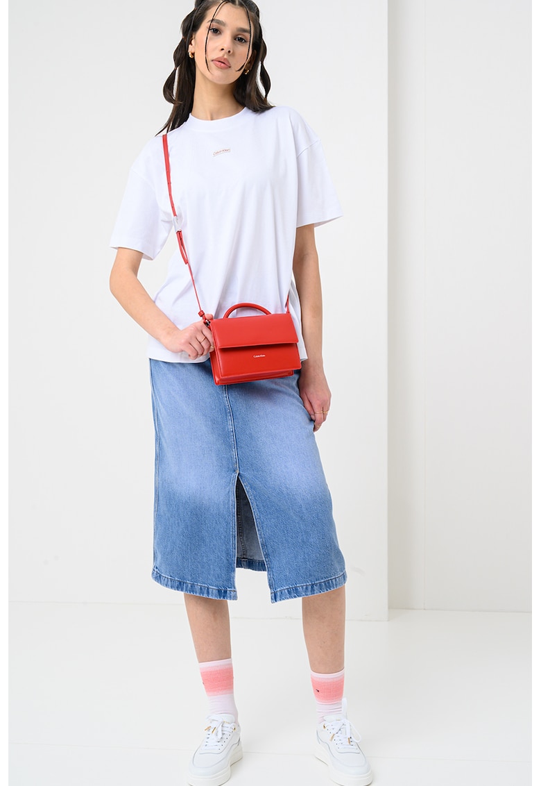 Tricou lejer cu logo frontal discret