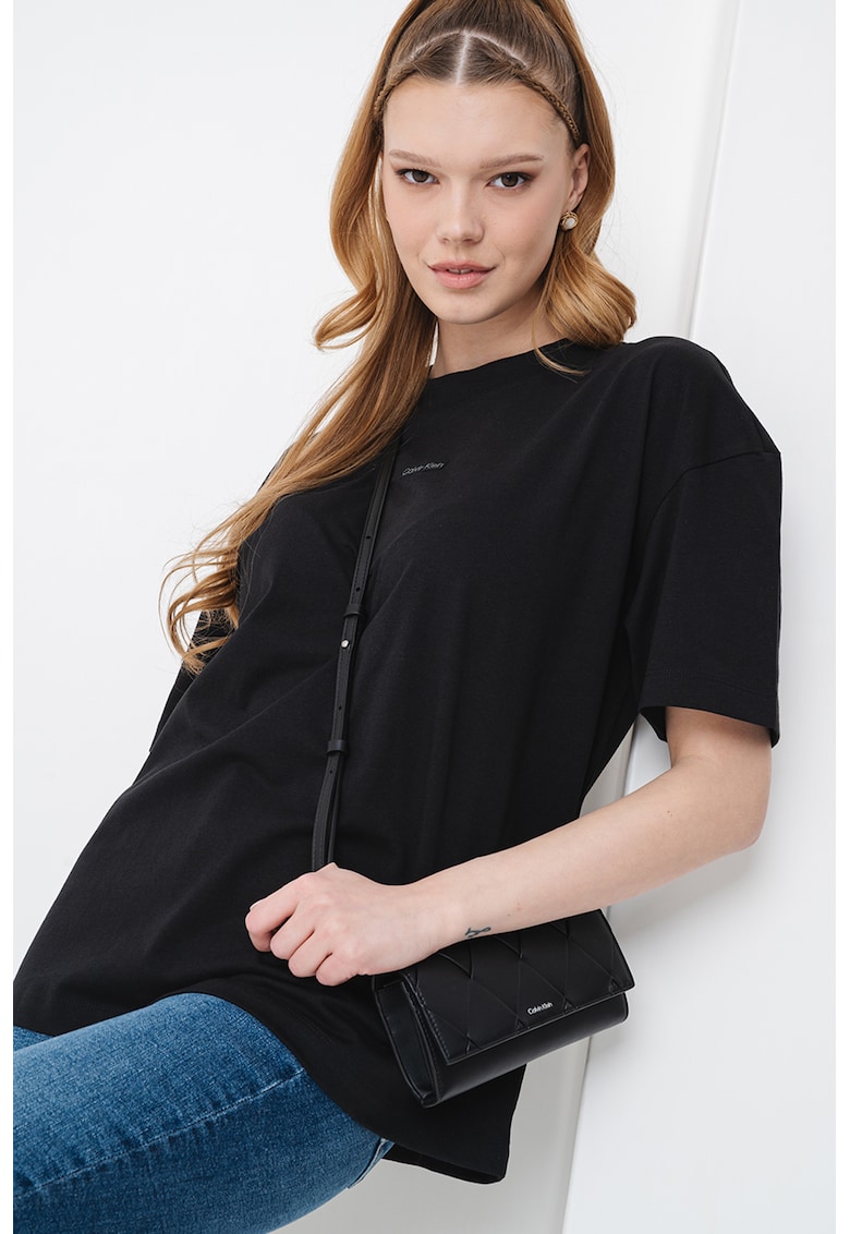 Tricou lejer cu logo frontal discret