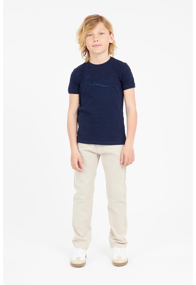 Tricou cu decolteu la baza gatului si logo brodat