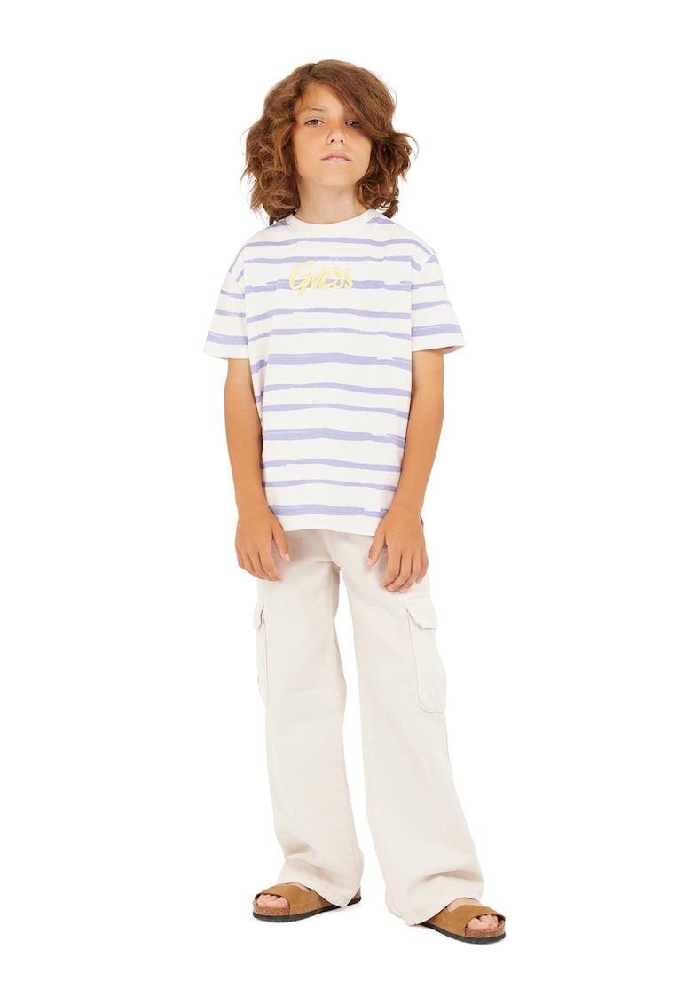 Tricou cu decolteu la baza gatului si model in dungi