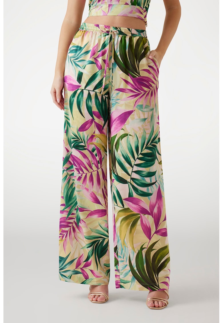 Pantaloni cu croiala ampla si model