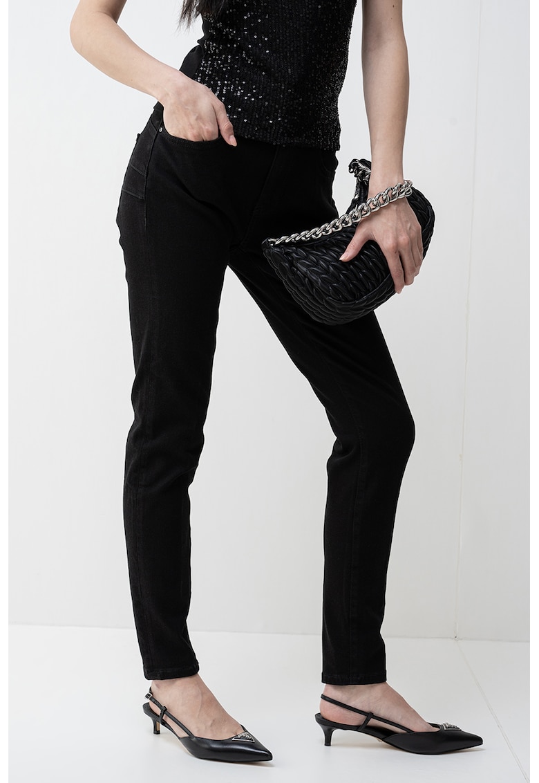 Blugi cu croiala conica