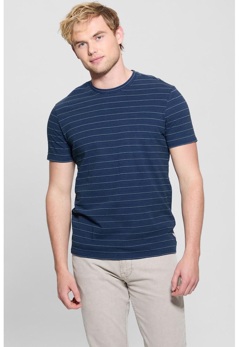 Tricou cu dungi si decolteu la baza gatului