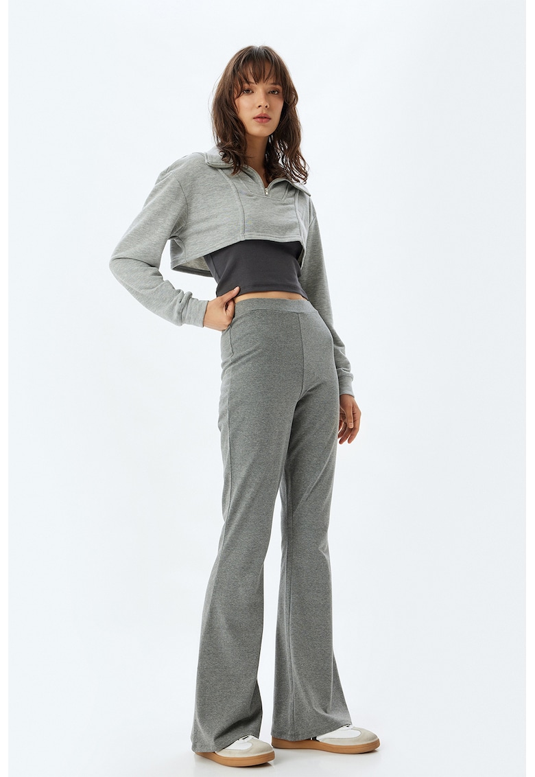 Pantaloni evazati cu talie inalta