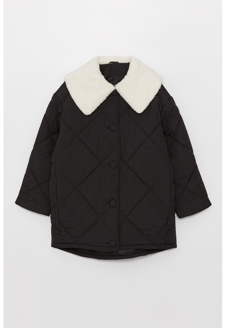 Geaca matlasata cu nasturi