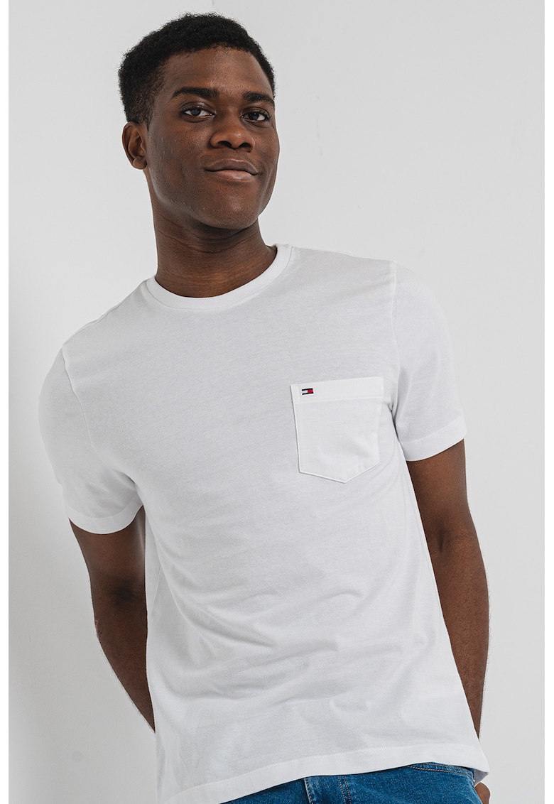Tricou cu decolteu la baza gatului