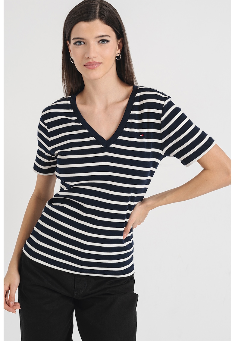 Tricou slim fit cu decolteu in V