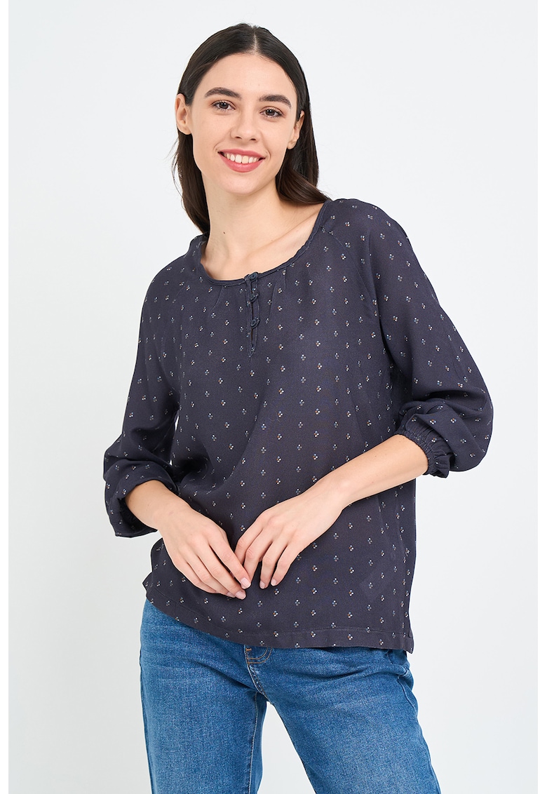 Bluza cu model si fenta cu nasturi