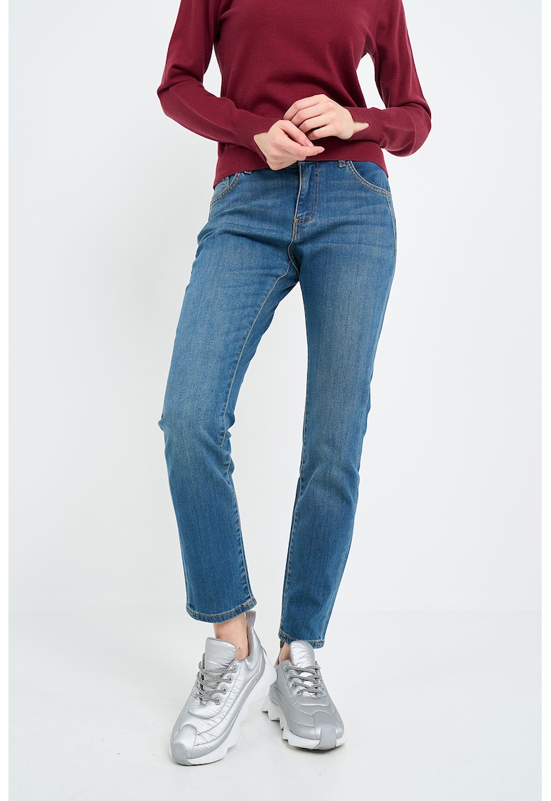 Blugi cu croiala dreapta si model cu 5 buzunare