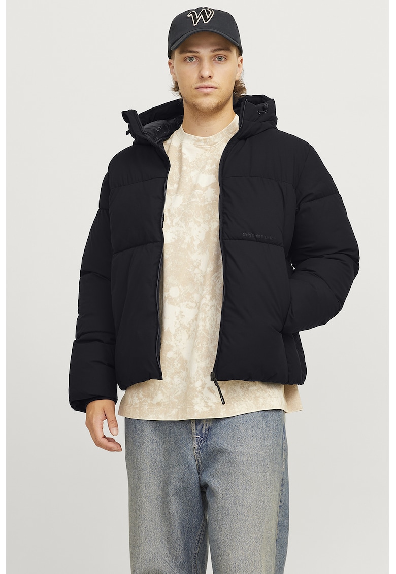 Geaca rezistenta la vant cu gluga