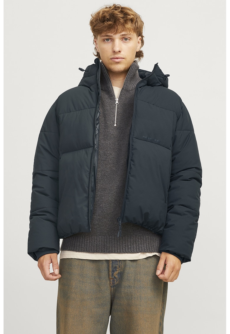 Geaca rezistenta la vant cu gluga