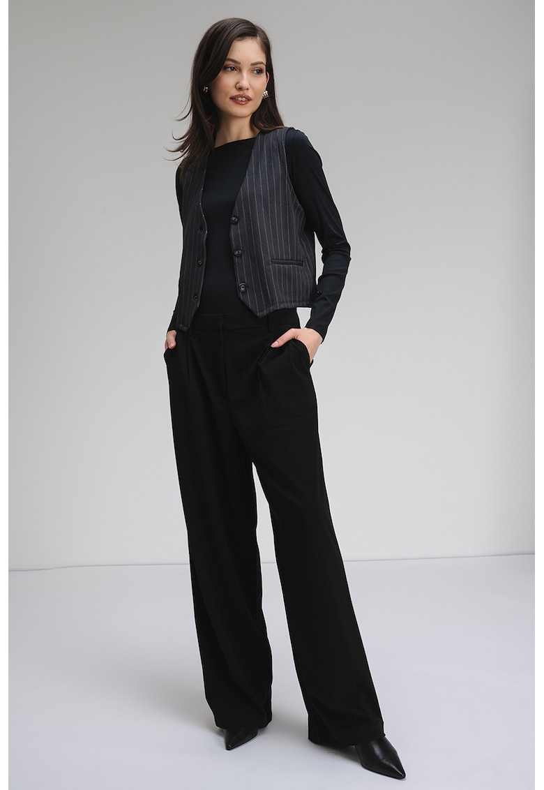 Vesta cu nasturi si dungi