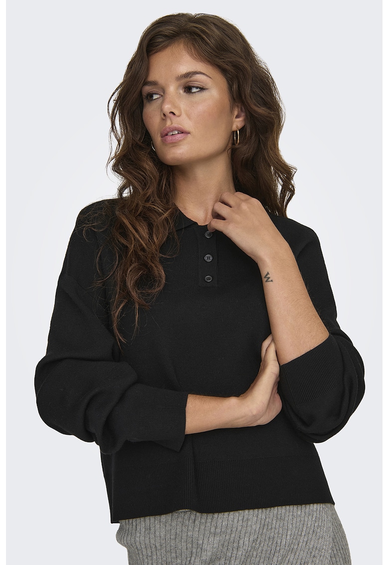 Pulover cu fenta cu nasturi si maneci cazute Pulover cu fenta cu nasturi si maneci cazute