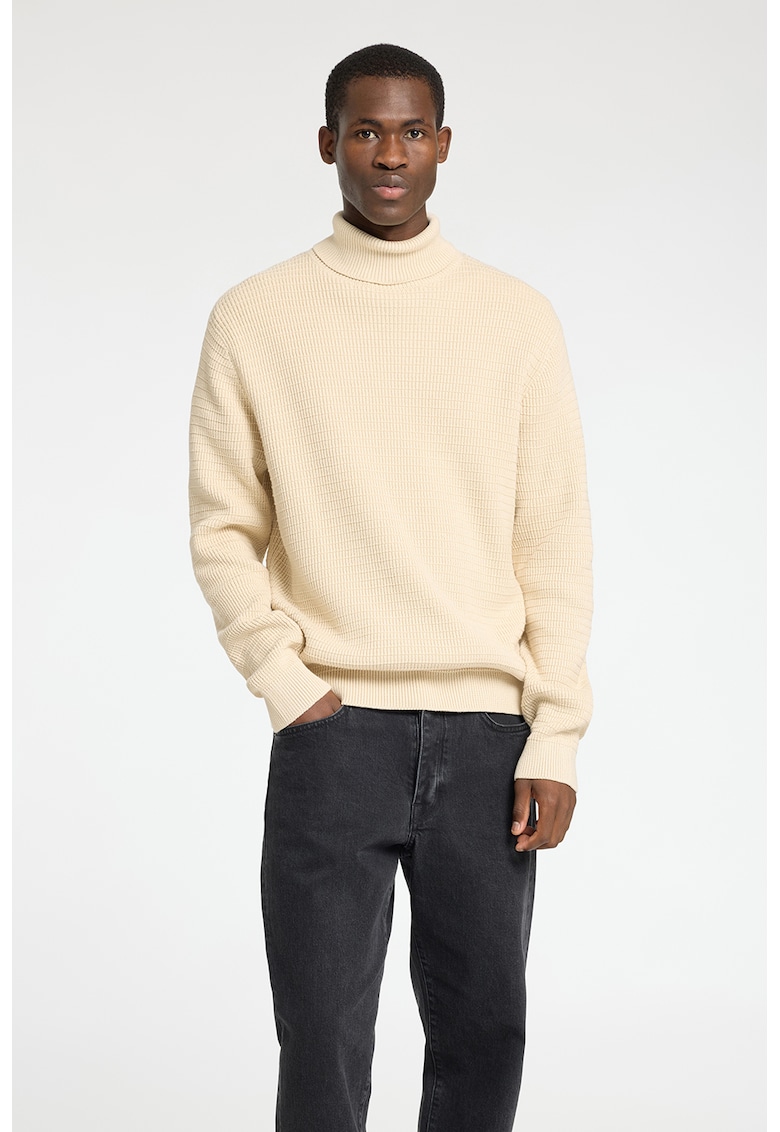 Pulover cu guler inalt si maneci cazute