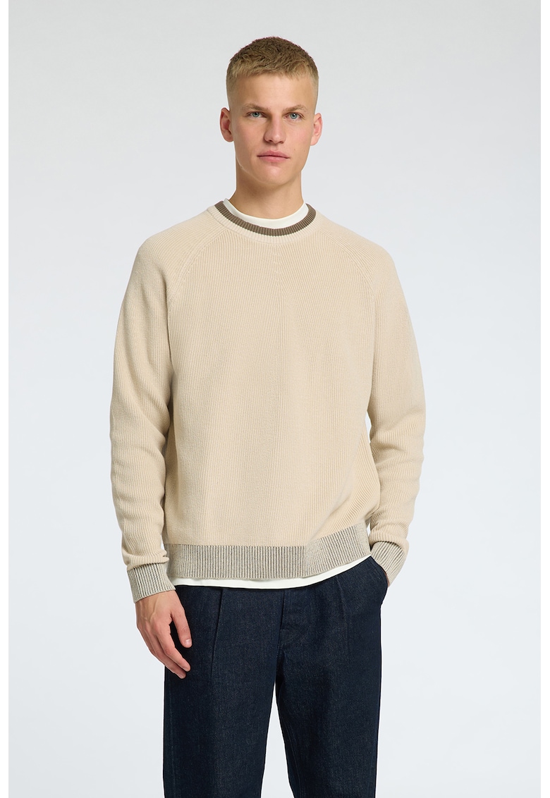 Pulover striat cu maneci raglan