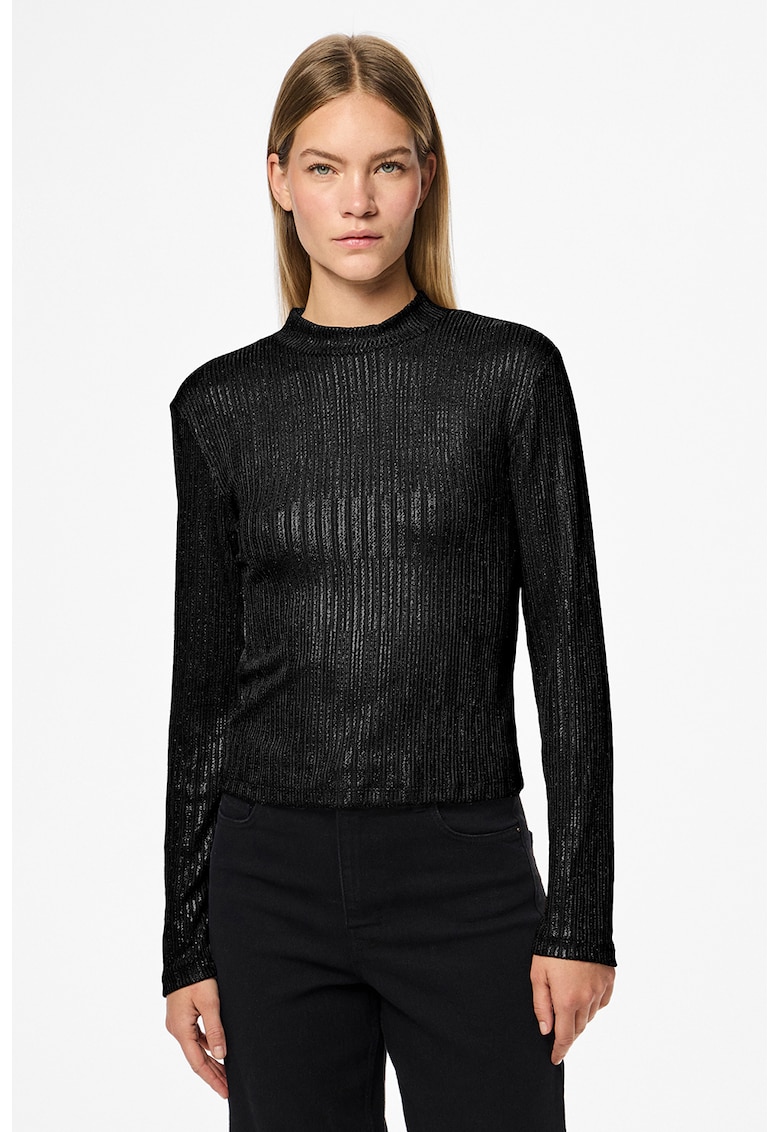 Bluza cu decolteu la baza gatului