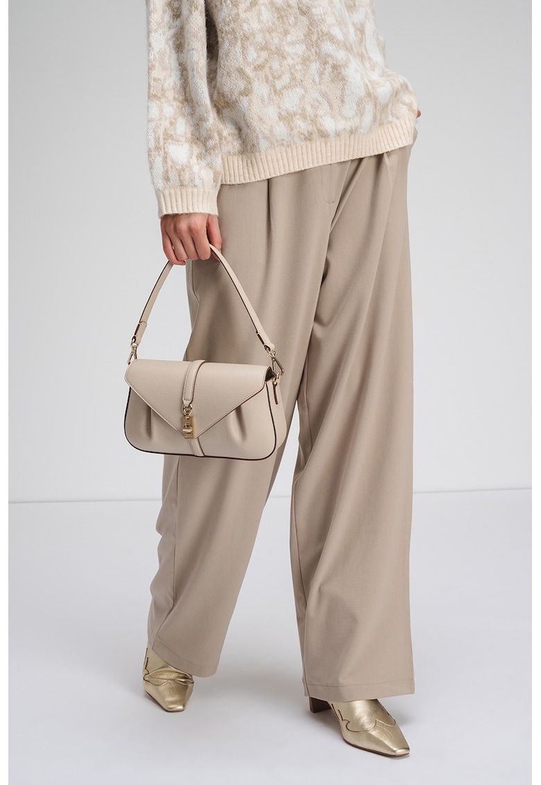 Pantaloni cu croiala ampla si talie joasa