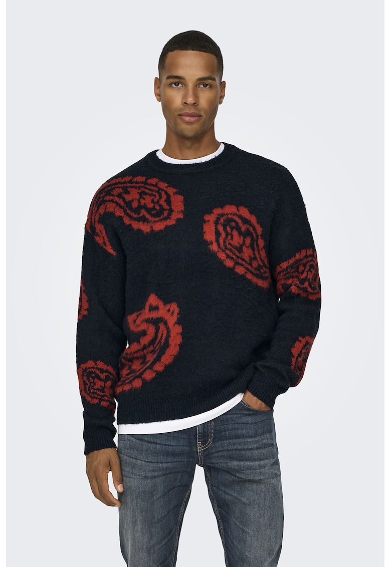 Pulover cu decolteu la baza gatului si design grafic