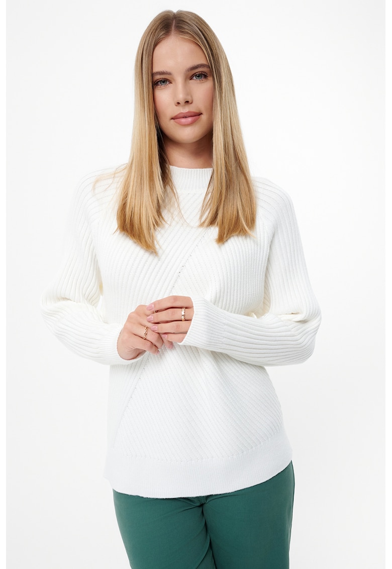 Pulover striat cu decolteu la baza gatului