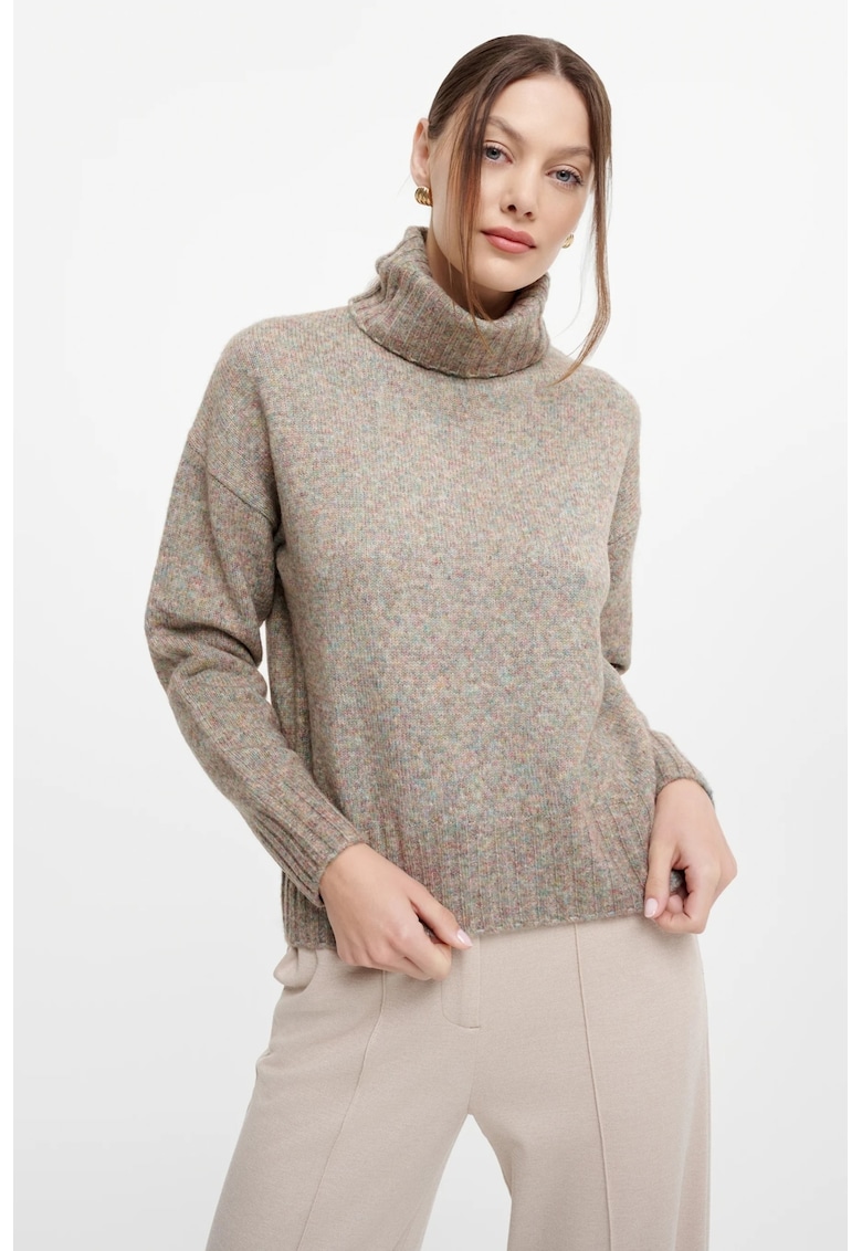 Pulover cu guler inalt si maneci cazute