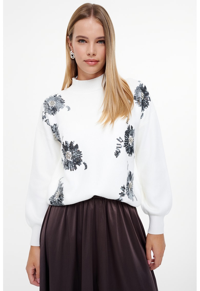 Pulover cu guler inalt si paiete