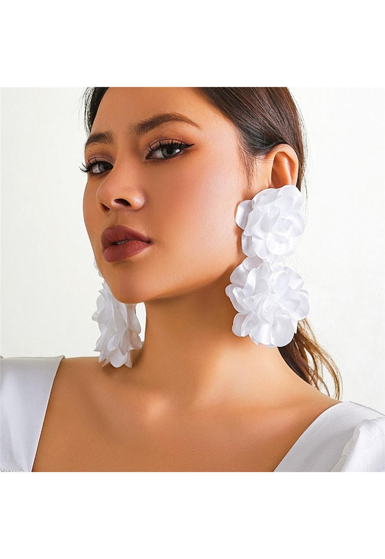 Cercei albi - forma de flori cu petale - Hayden C5 -