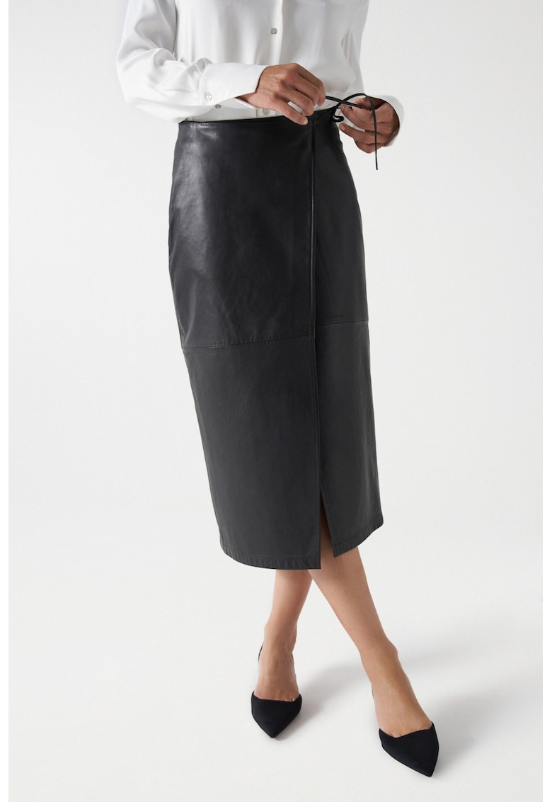 Fusta petrecuta de piele Fusta petrecuta de piele