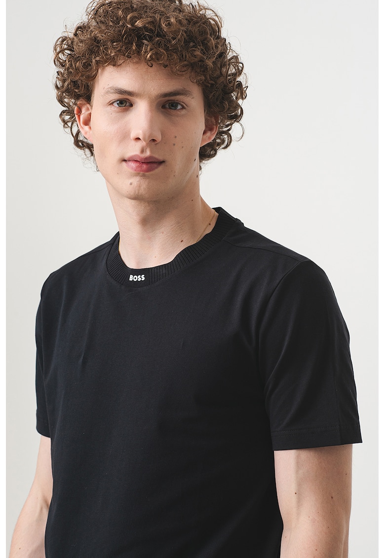 Tricou cu decolteu la baza gatului - Negru stins