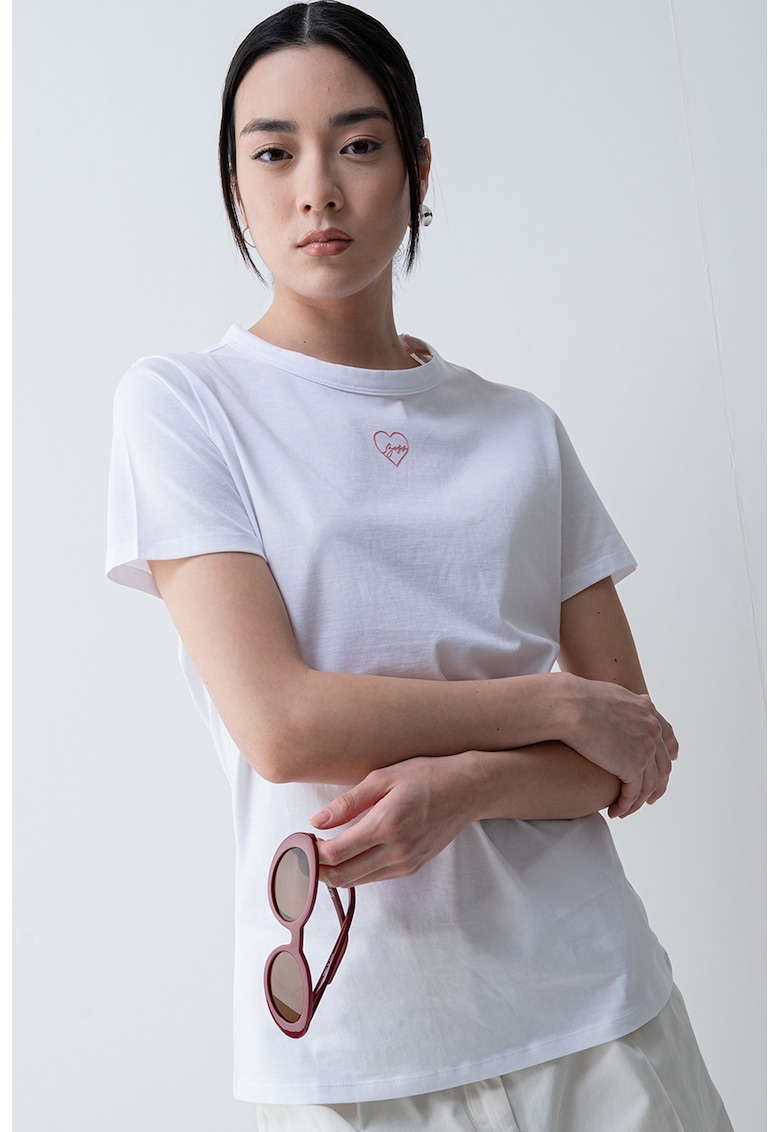 Tricou cu decolteu la baza gatului si inima discreta