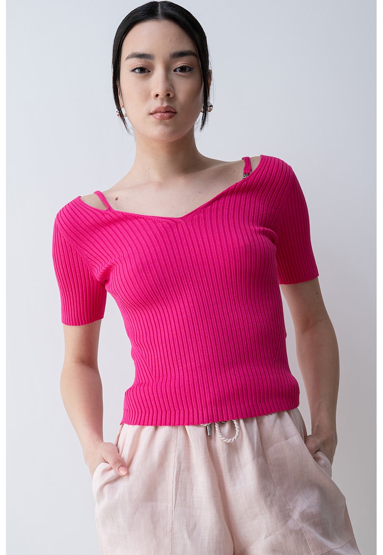 Tricou striat cu decolteu in V Shata Tricou striat cu decolteu in V Shata