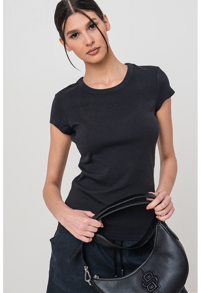 Tricou elastic cu decupaj pe partea din spate