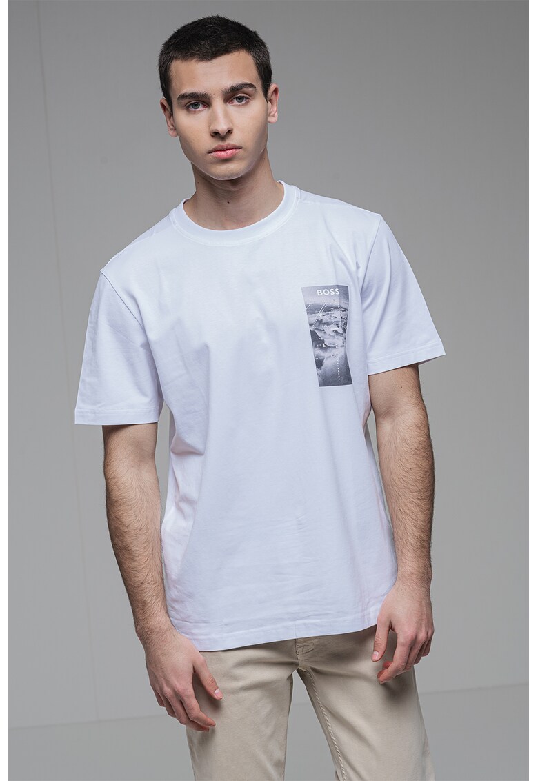 Tricou cu imprimeu si decolteu la baza gatului