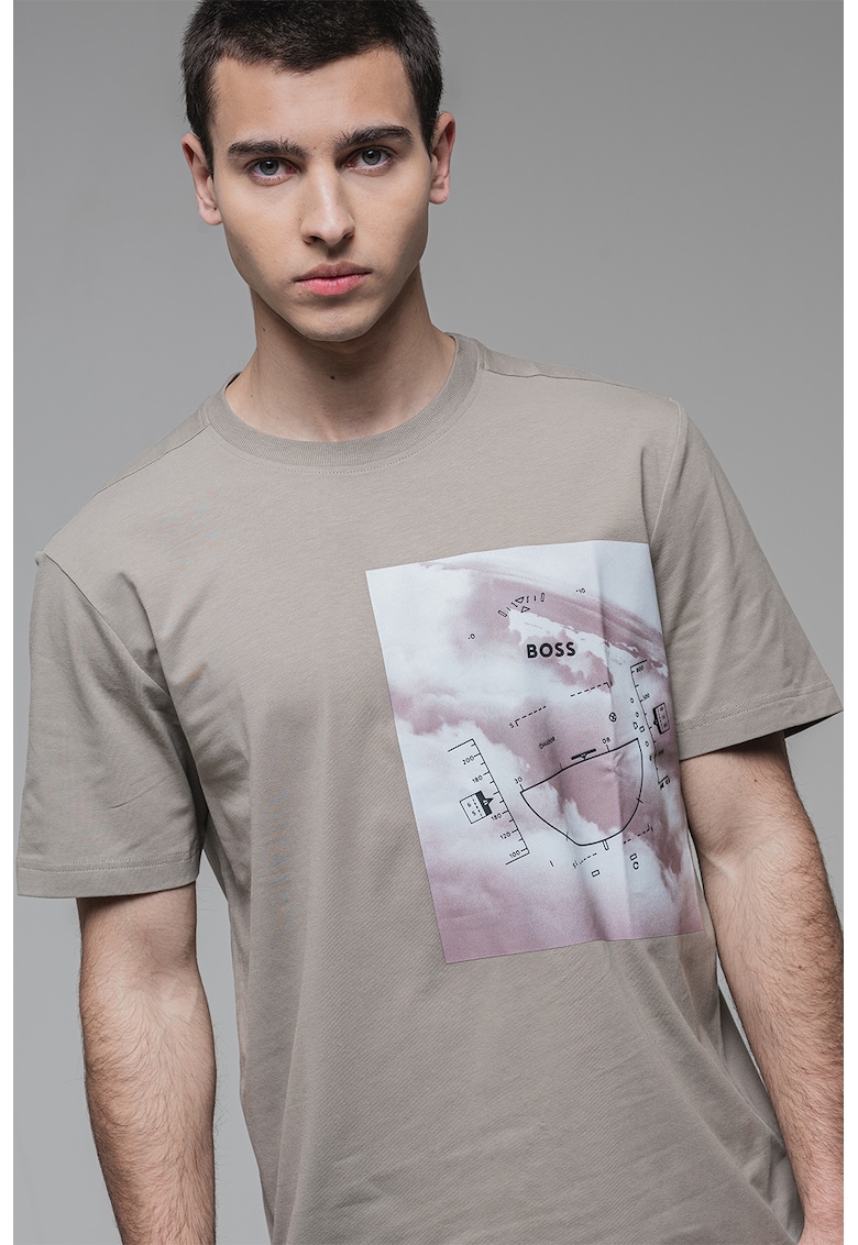 Tricou cu imprimeu si decolteu la baza gatului