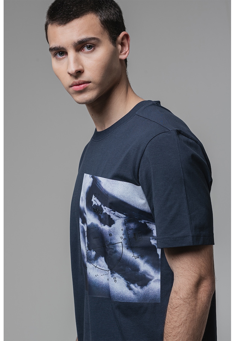 Tricou cu imprimeu si decolteu la baza gatului