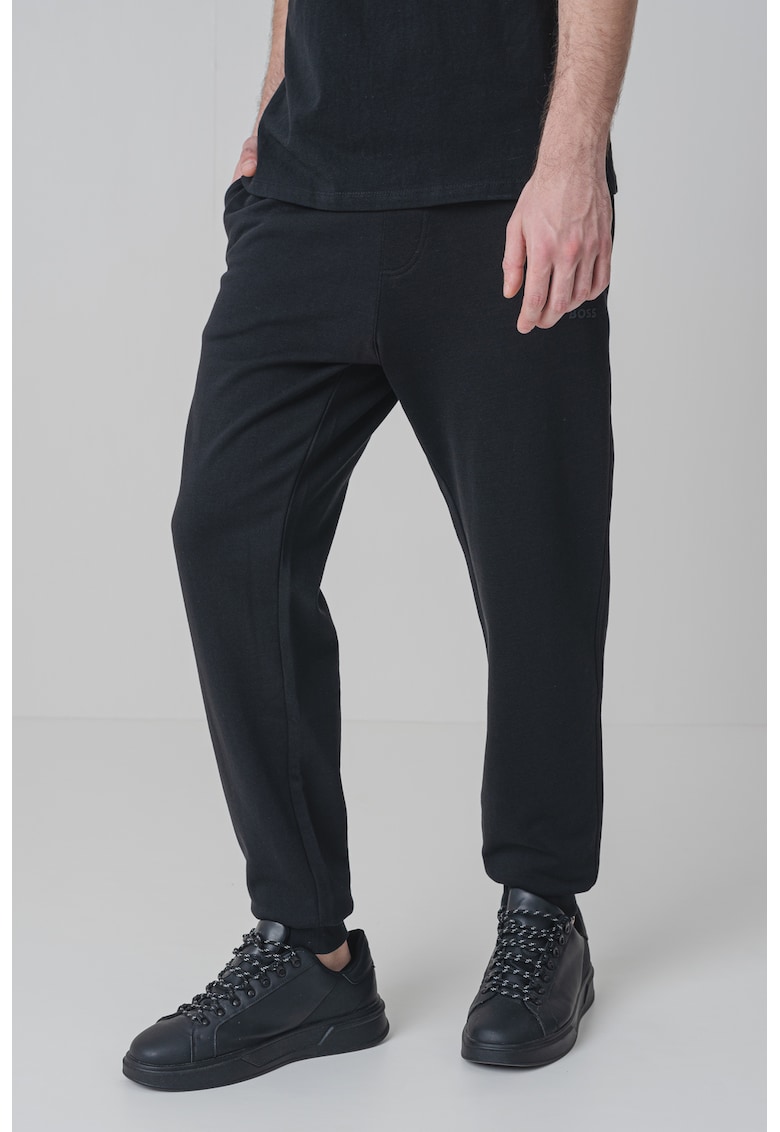 Pantaloni de trening cu croiala conica si snur