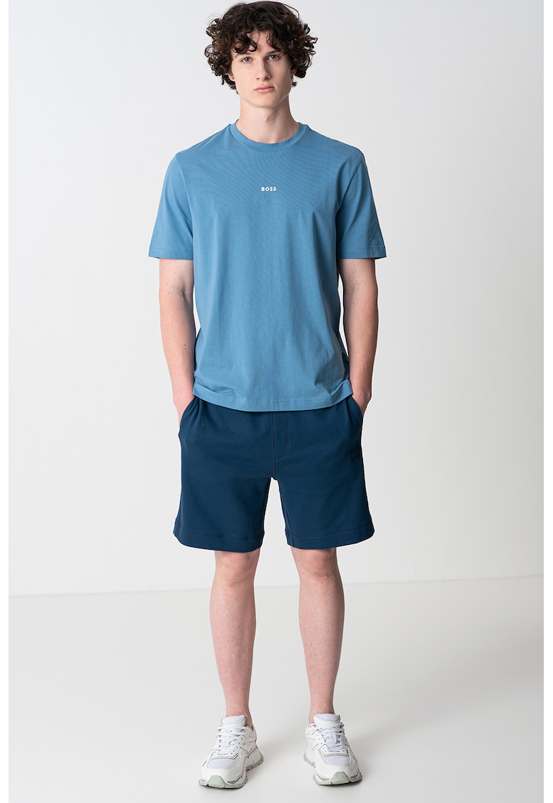 Tricou cu decolteu la baza gatului si logo discret