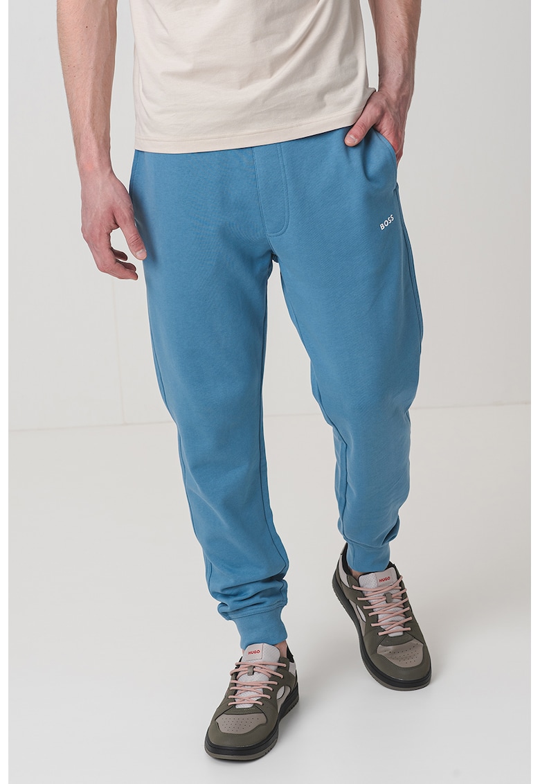 Pantaloni de trening cu croiala conica si snur