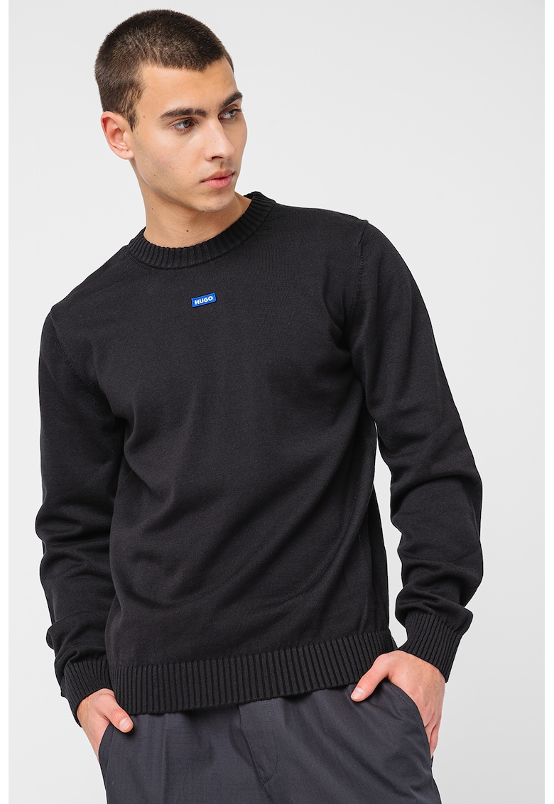 Pulover cu decolteu la baza gatului si terminatii striate