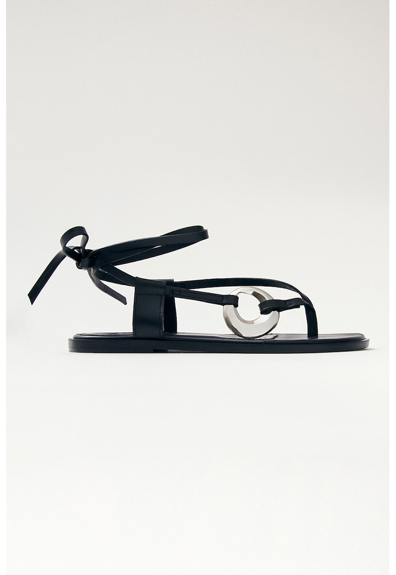 Sandale de piele cu talpa plata si detaliu metalic