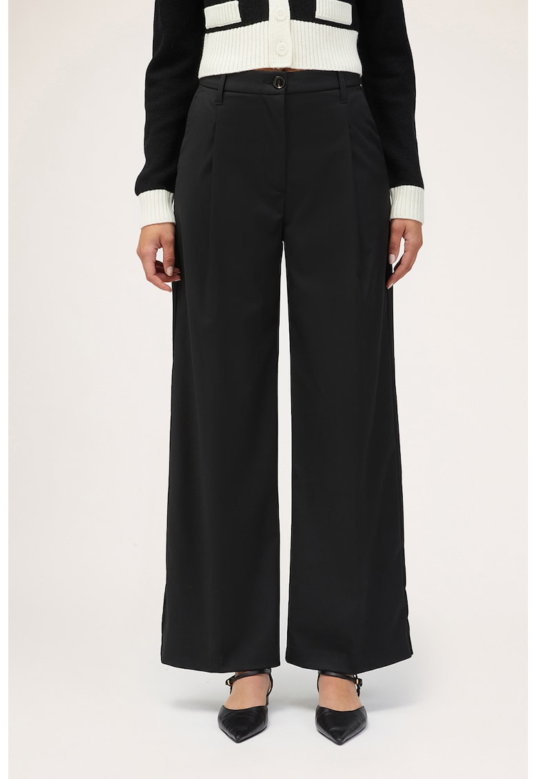 Pantaloni cu croiala ampla si pliuri - Negru