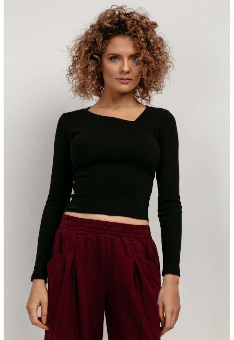 Bluza crop cu decolteu asimetric - negru