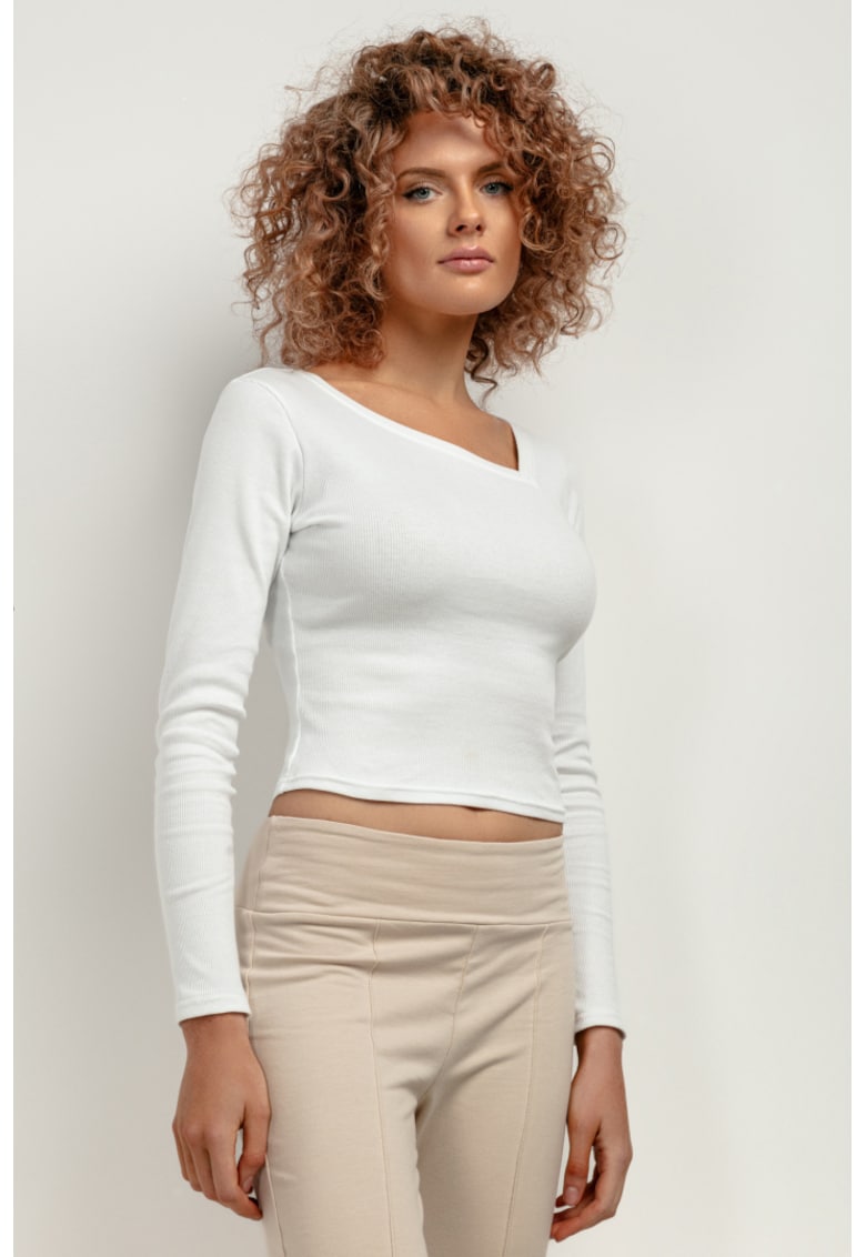 Bluza crop cu decolteu asimetri - alb