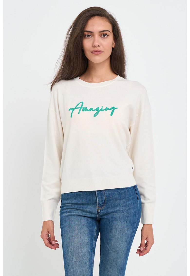 Pulover cu decolteu la baza gatului si maneci cazute