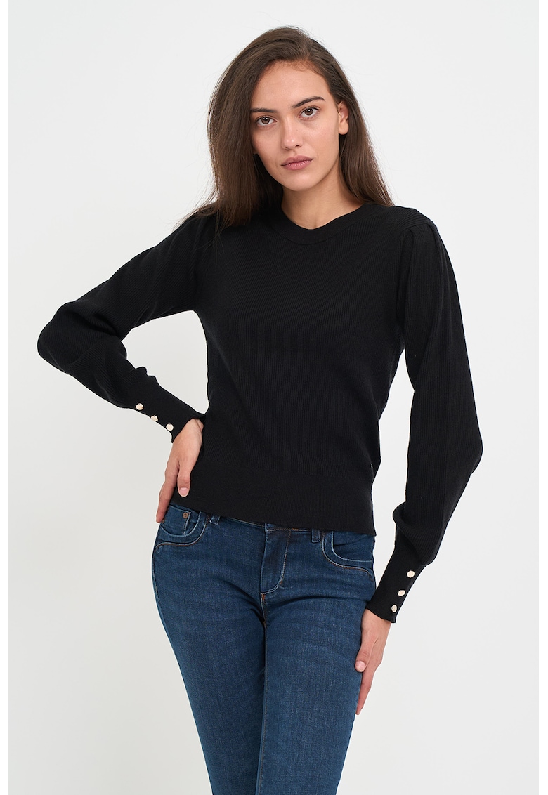 Pulover tricotat fin cu decolteu la baza gatului si logo